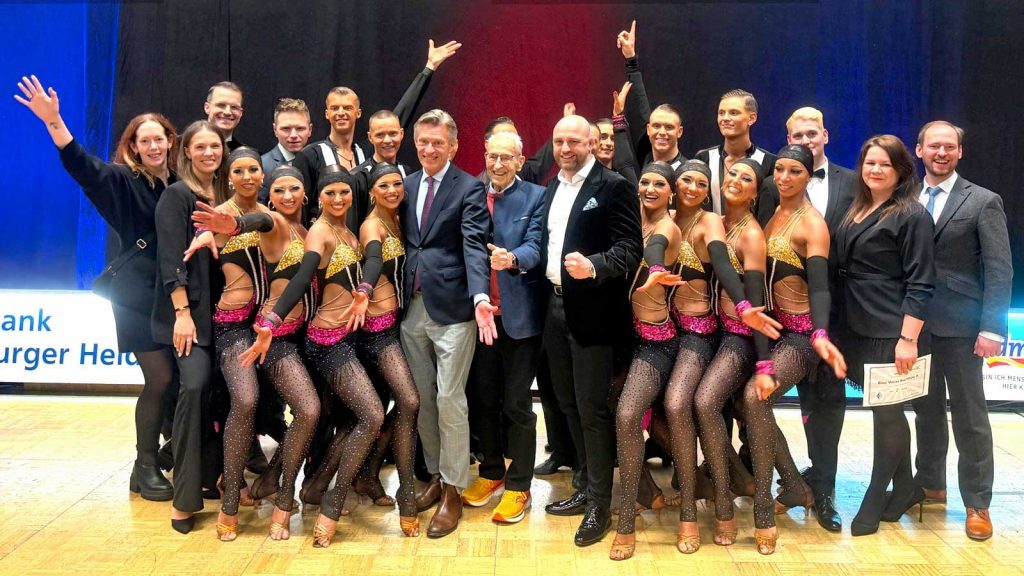 Starker Bundesligaauftritt 2026 Gruppenfoto mit Bürgermeister und Vereinsvorstand